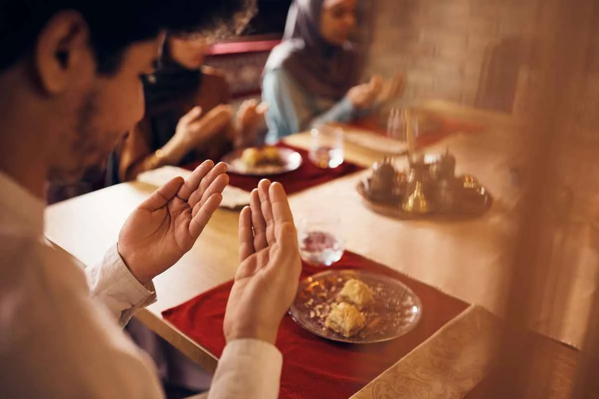 ما هي فوائد صيام شهر رمضان الدينية والصحية ؟ - صورة 2