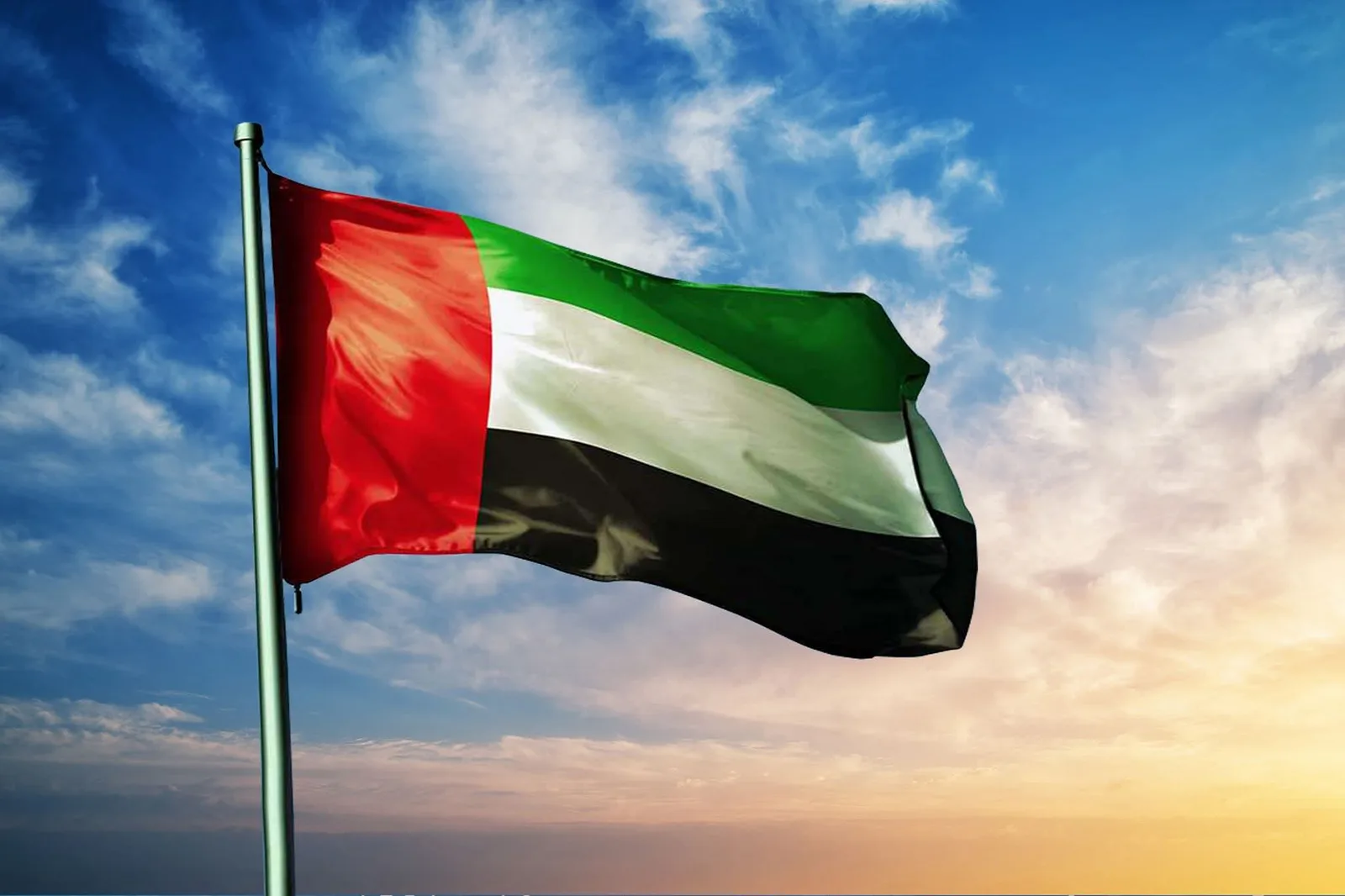 هيئة الطوارئ والكوارث الإماراتية تهيب بالمواطنين الالتزام بمكان آمن