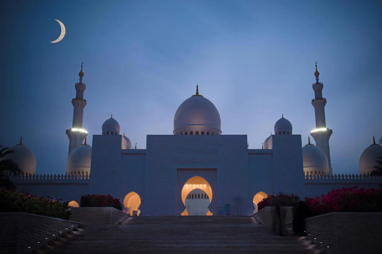 10 دول تبدأ الصيام الأربعاء وأخرى تعلن الخميس أول أيام الشهر