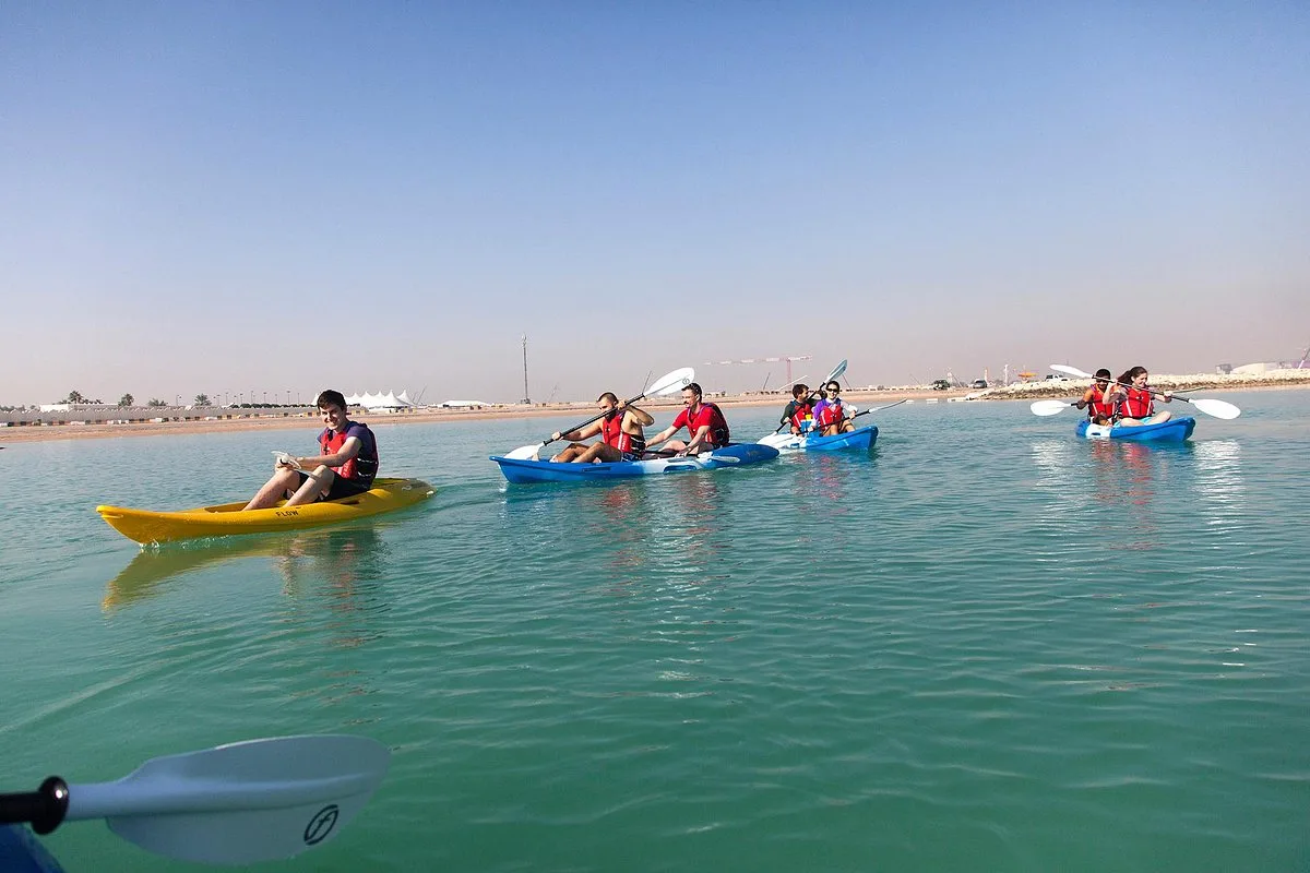 أنشطة الرياضات المائية في دبي