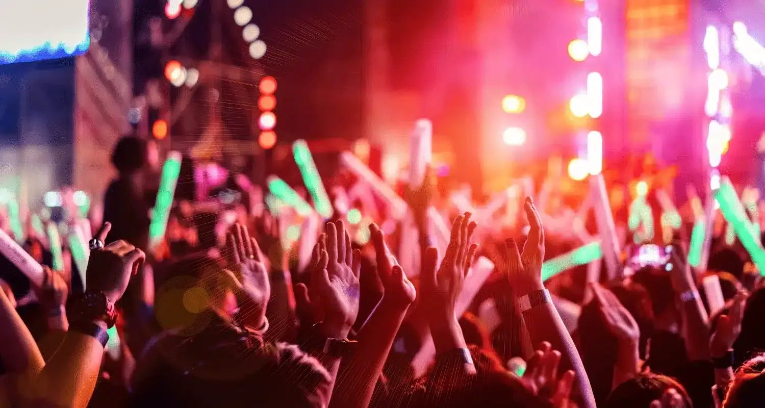 حفلات موسيقية في الإمارات العربية المتحدة 2026: جميع الحفلات التي لا يمكنك تفويتها