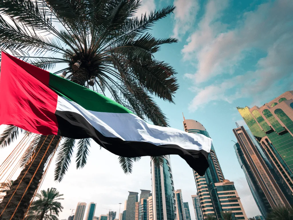 كم عدد سكان الإمارات؟