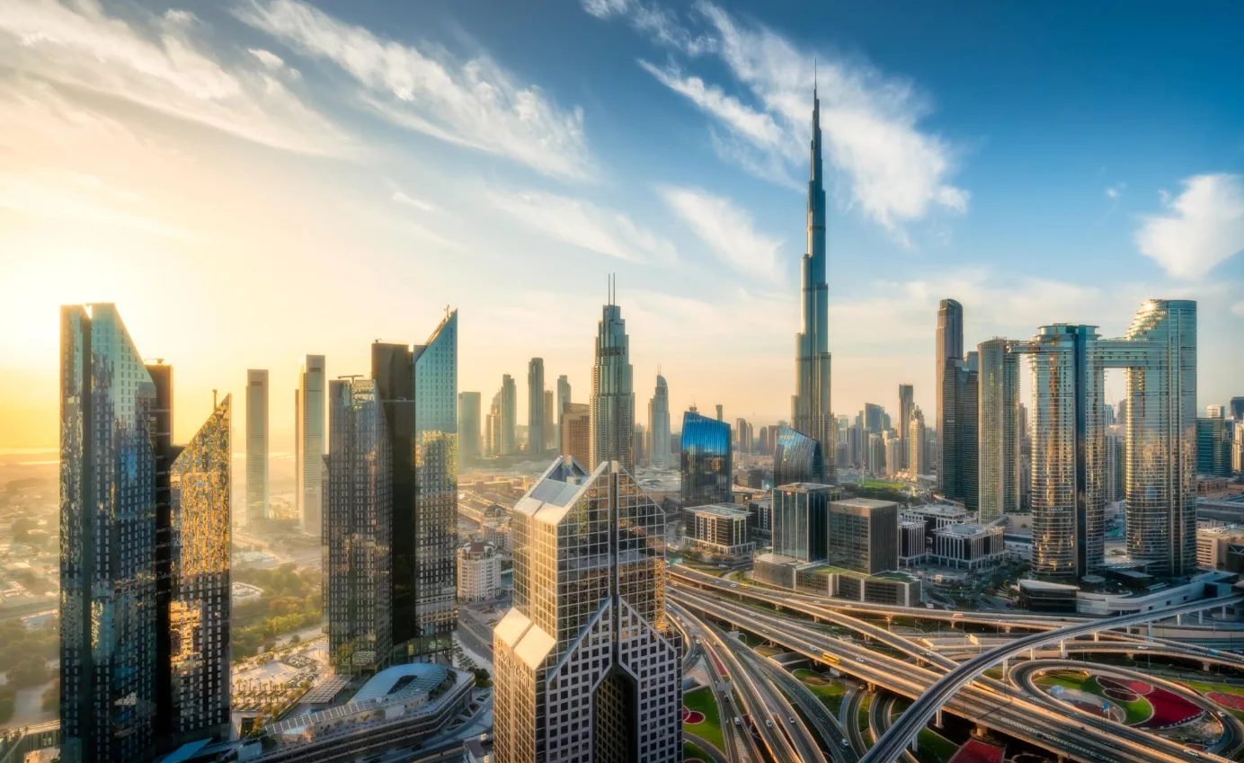 الإمارات تطبق حظر العمل وقت الظهيرة