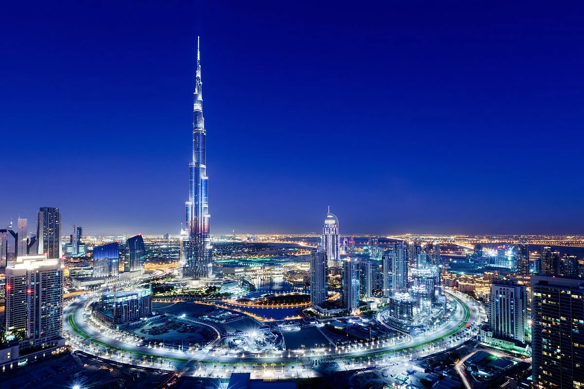 القطاع غير النفطي في الإمارات يحقق نموًا قويًا رغم التحديات الاقتصادية في يناير 2025