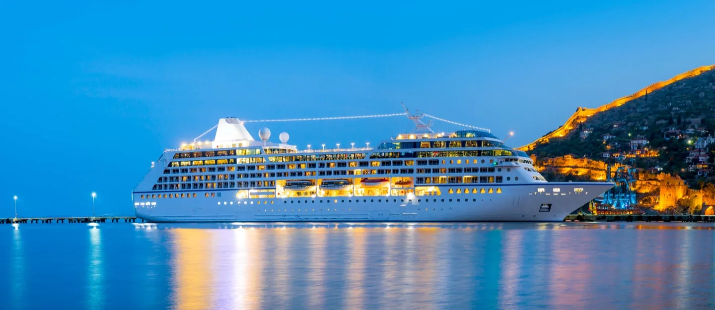 5 Reasons to Take a Sunset Cruise in Dubai