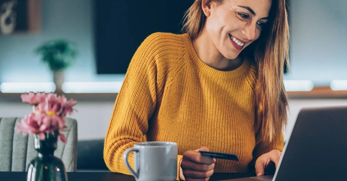 أفضل متاجر الأزياء عبر الإنترنت التي تقدم خدمة التوصيل إلى دبي