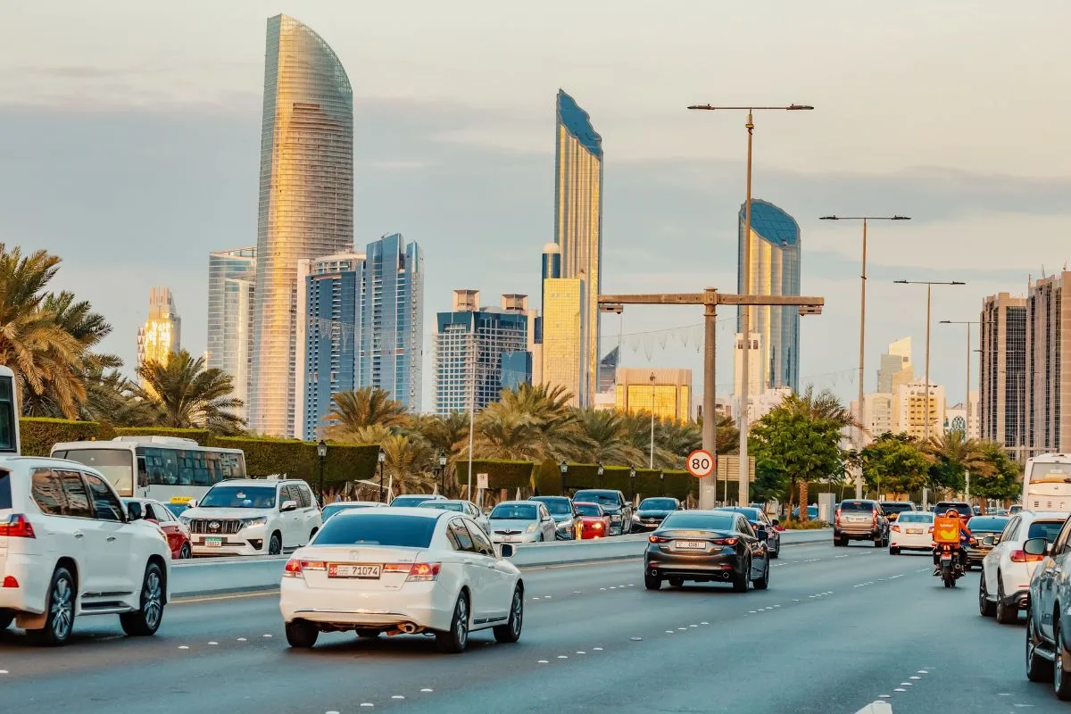 كيفية تخفيض قيمة المخالفات المرورية في الإمارات