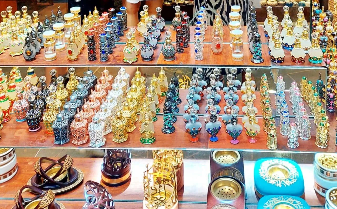 هدايا تذكارية تستحق الشراء في دبي