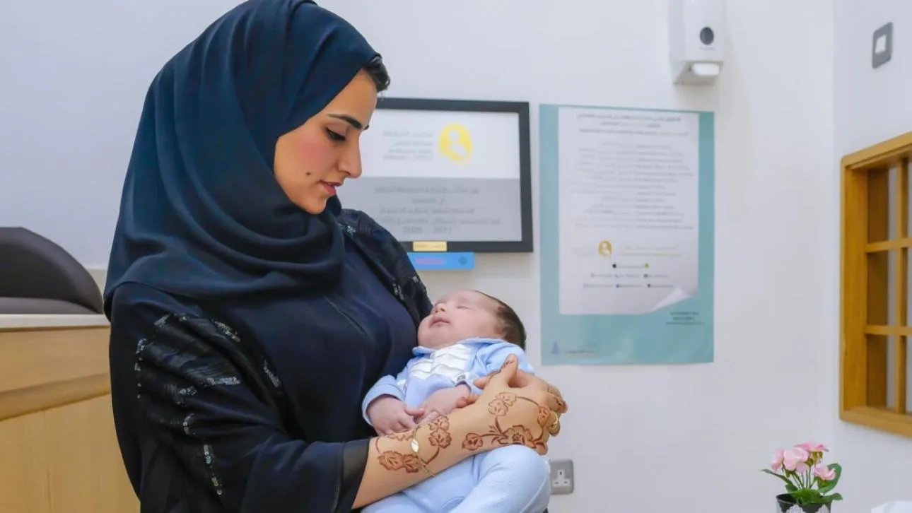 5 أشياء تجعل المرأة الإماراتية أُم عظيمة