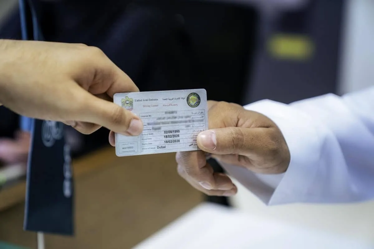 ما شروط استخراج رخصة قيادة في دبي؟