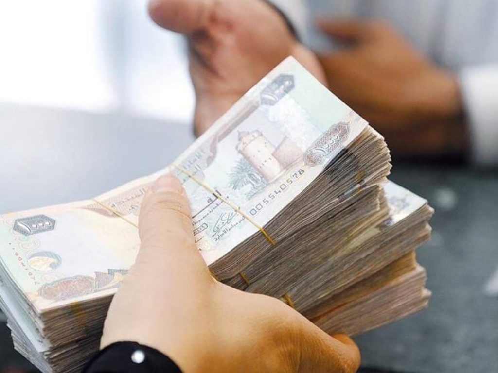 نصائح ذكية لتوفير المال في الإمارات 2026