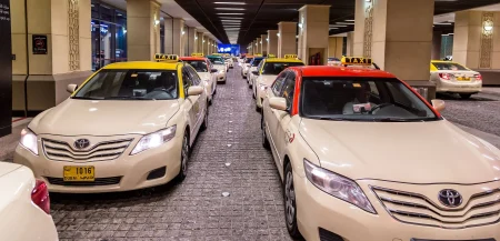 ماذا يعني لون سقف سيارة الأجرة في دبي؟