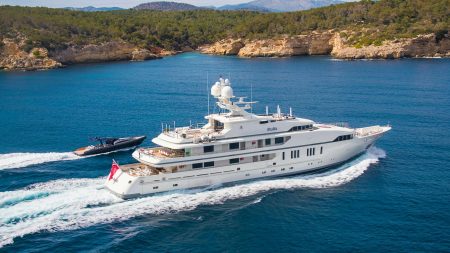 yacht