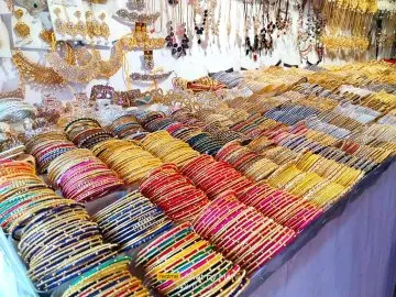 أفضل 5 أماكن لشراء الهدايا والتذكارات في دبي